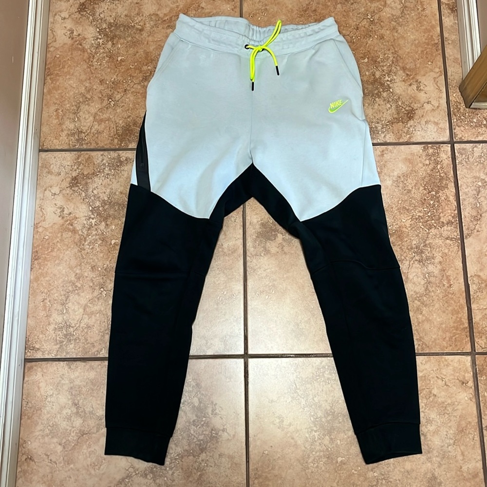 Men’s Nike Tech Joggers